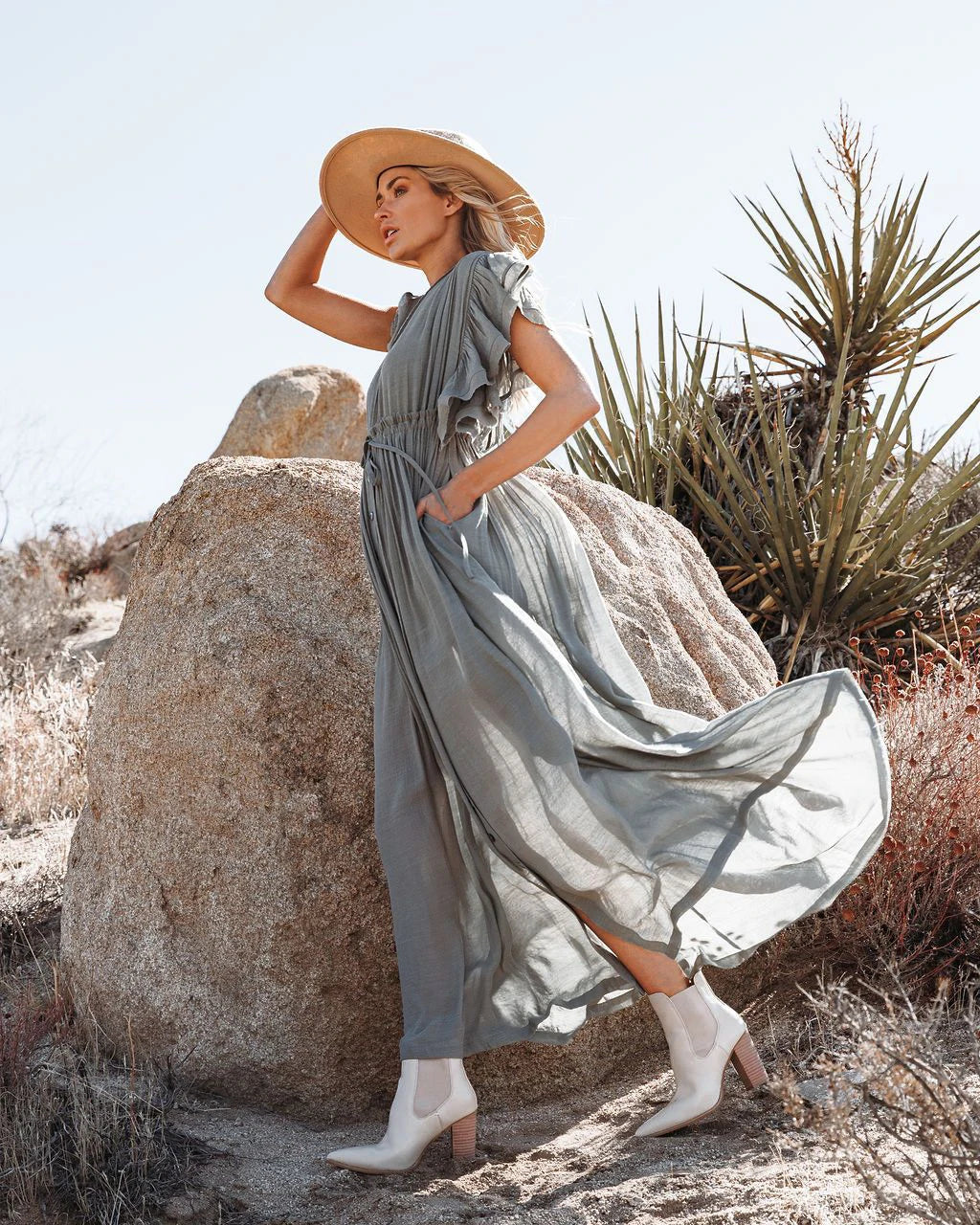 Vestido Gris Playero Largo Abotonado y Mangas Volantes